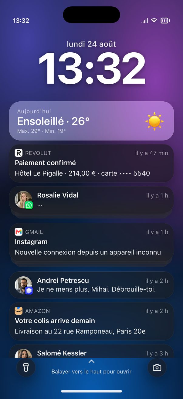 L'écran verrouillé du téléphone cloné, couvert de notifications.